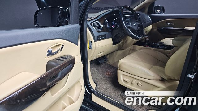Kia Canival 2020 — photo 11
