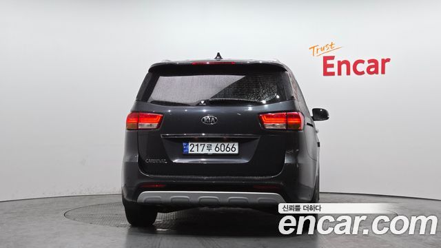Kia Canival 2015 — photo 4