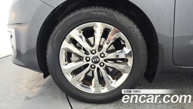 Kia Canival 2015 — photo 5