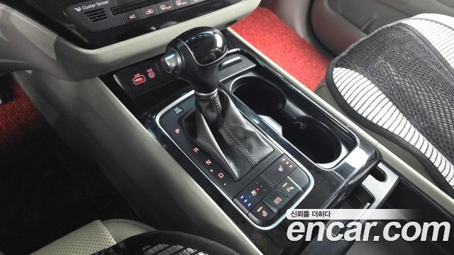 Kia Canival 2015 — photo 9
