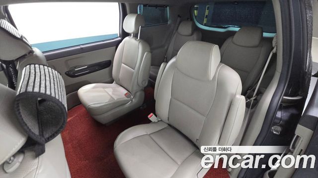 Kia Canival 2015 — photo 12