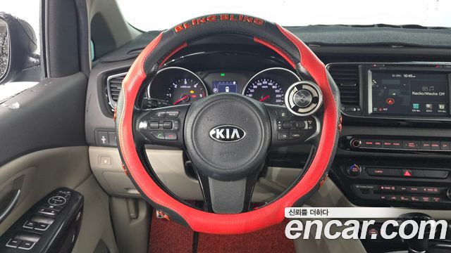 Kia Canival 2015 — photo 13