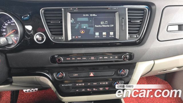 Kia Canival 2015 — photo 14