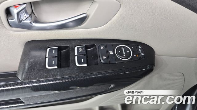Kia Canival 2015 — photo 18