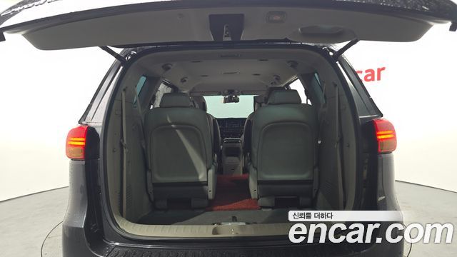 Kia Canival 2015 — photo 20