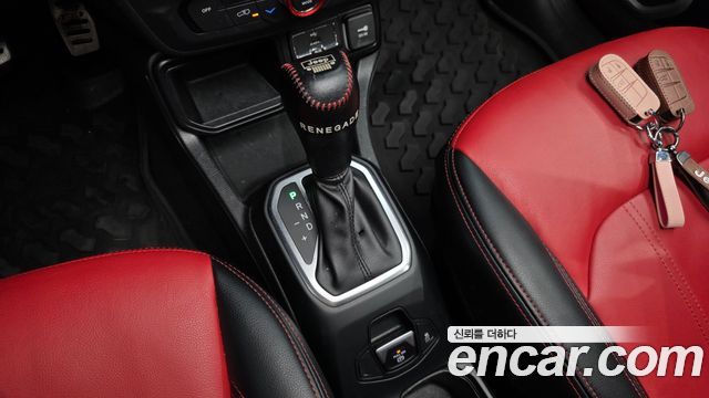 Jeep Renegade 2018 — photo 9