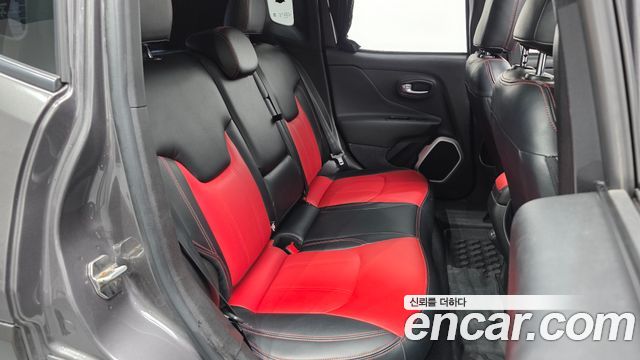 Jeep Renegade 2018 — photo 12