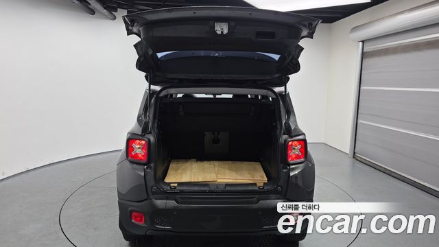 Jeep Renegade 2018 — photo 20