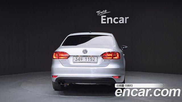 Volkswagen Jetta 2011 — photo 4
