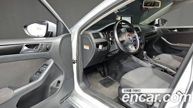 Volkswagen Jetta 2011 — photo 11