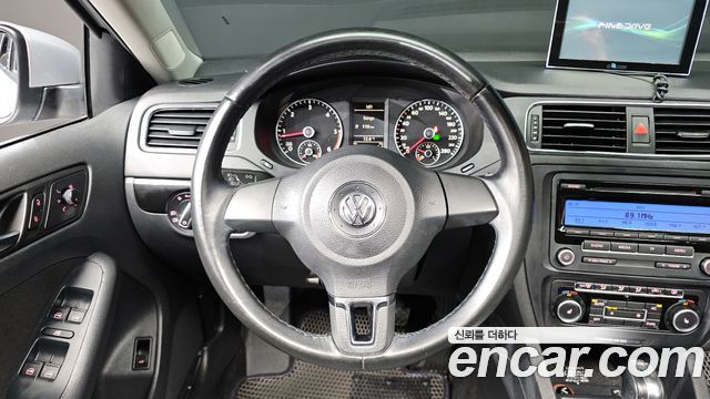 Volkswagen Jetta 2011 — photo 13