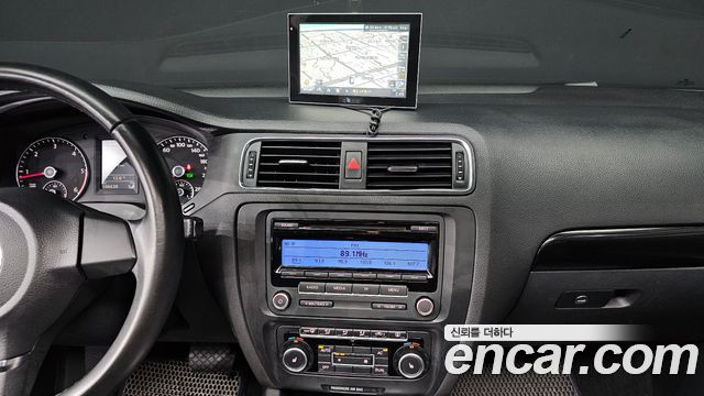 Volkswagen Jetta 2011 — photo 14