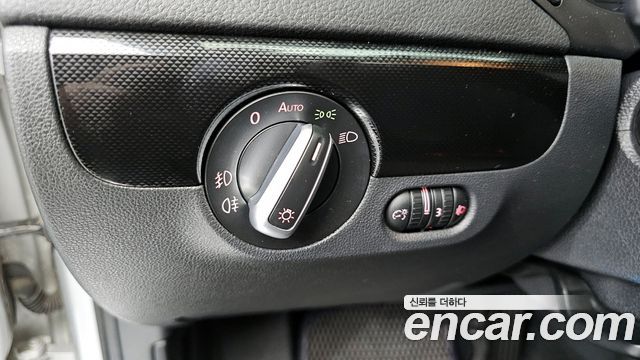 Volkswagen Jetta 2011 — photo 15