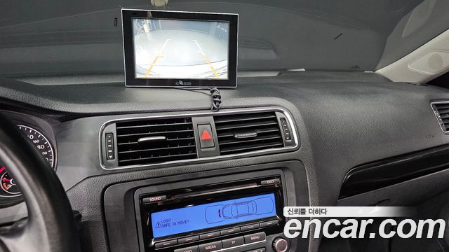 Volkswagen Jetta 2011 — photo 16