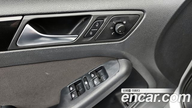 Volkswagen Jetta 2011 — photo 17
