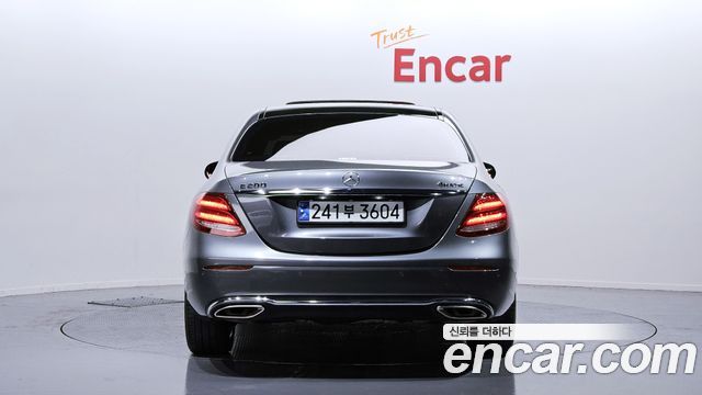 Mercedes-Benz E-Class 2018 — photo 4
