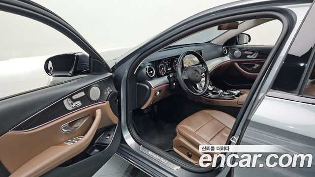 Mercedes-Benz E-Class 2018 — photo 11