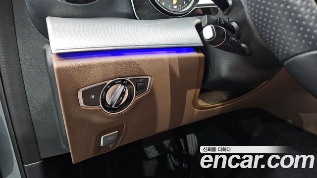 Mercedes-Benz E-Class 2018 — photo 12