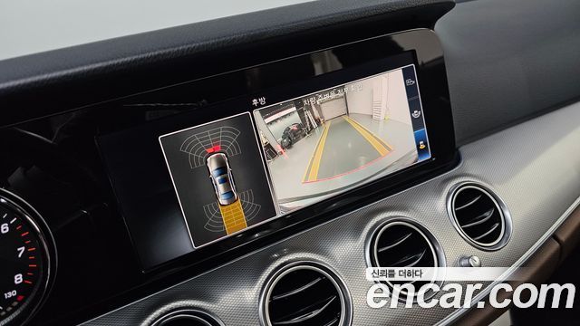 Mercedes-Benz E-Class 2018 — photo 15