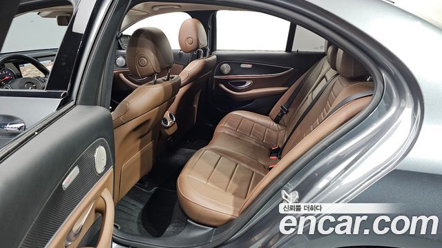 Mercedes-Benz E-Class 2018 — photo 17