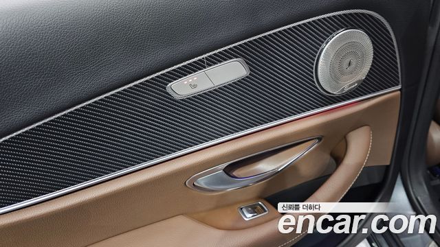 Mercedes-Benz E-Class 2018 — photo 18