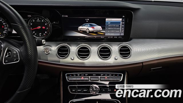 Mercedes-Benz E-Class 2018 — photo 19