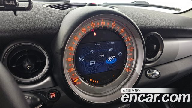 Mini Cooper 2012 — photo 17