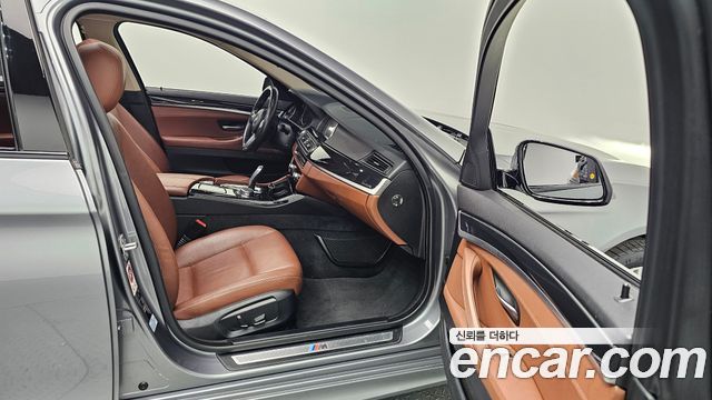 BMW 5-Series 2016 — photo 10