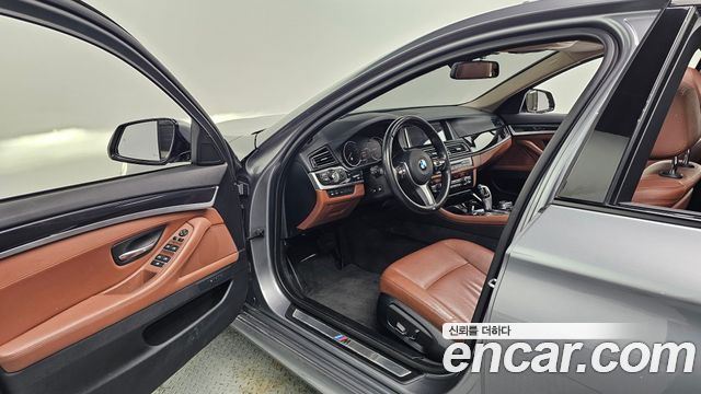 BMW 5-Series 2016 — photo 11