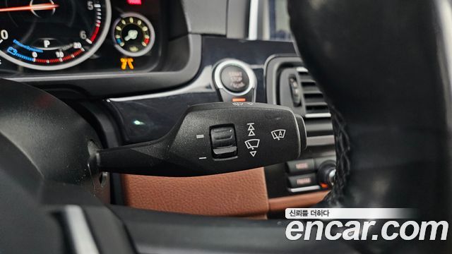 BMW 5-Series 2016 — photo 17