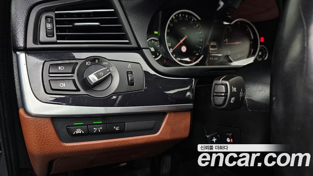 BMW 5-Series 2016 — photo 18