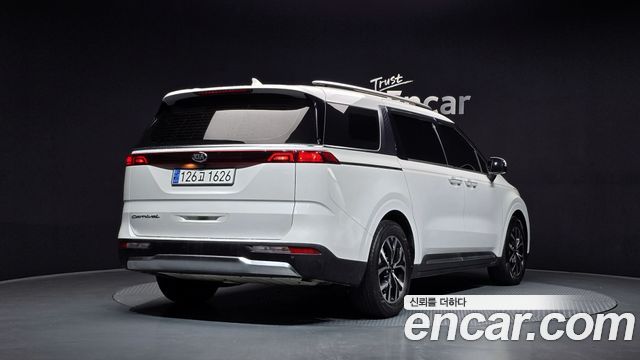 Kia Canival 2021 — photo 2