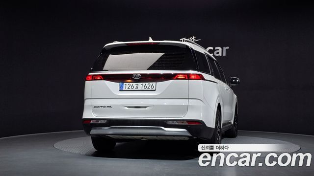 Kia Canival 2021 — photo 4