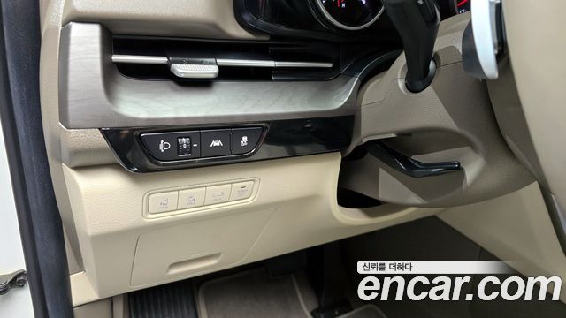 Kia Canival 2021 — photo 16