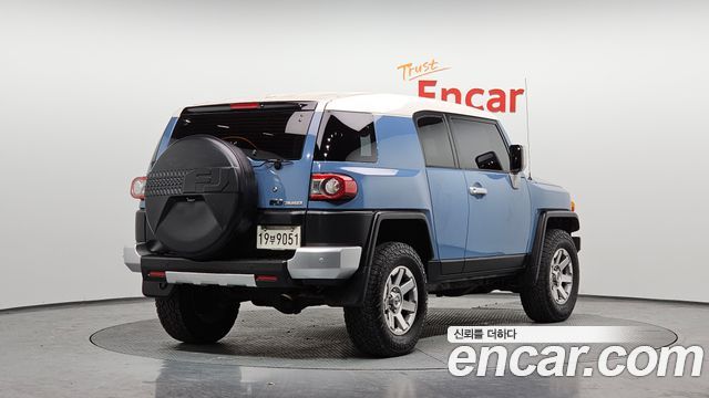 Toyota FJ Cruiser 2014 — photo 2