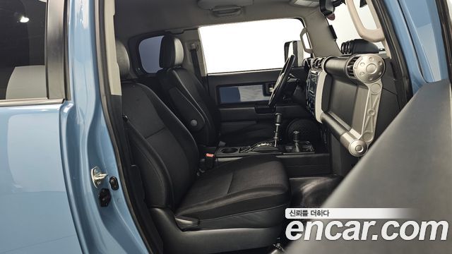 Toyota FJ Cruiser 2014 — photo 10