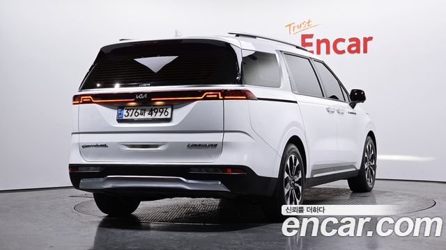 Kia Canival 2021 — photo 2