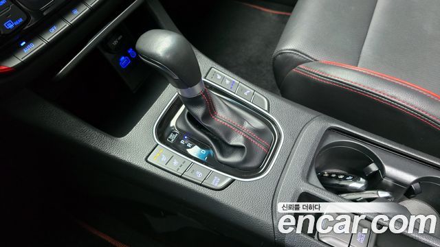 Hyundai i30 2018 — photo 9
