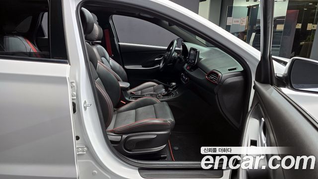 Hyundai i30 2018 — photo 10