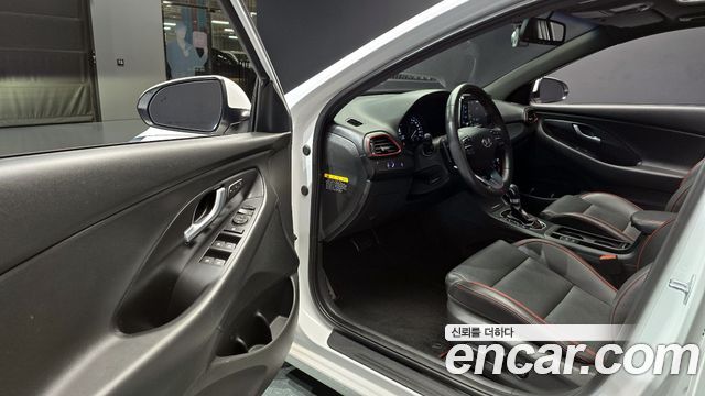 Hyundai i30 2018 — photo 11