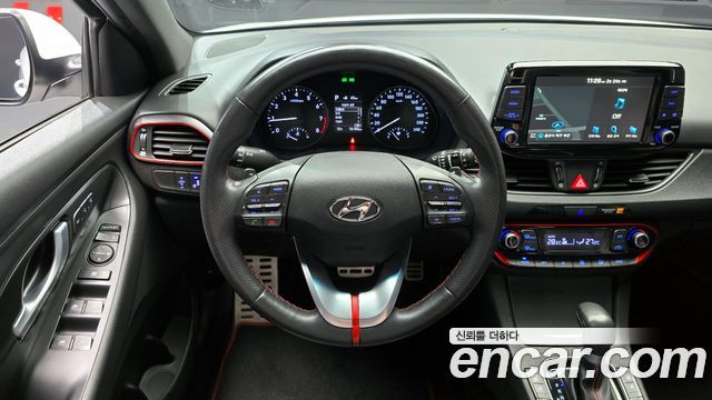 Hyundai i30 2018 — photo 14