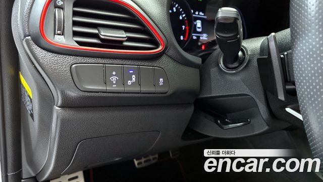 Hyundai i30 2018 — photo 15