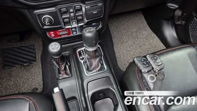 Jeep Wrangler 2022 — photo 9