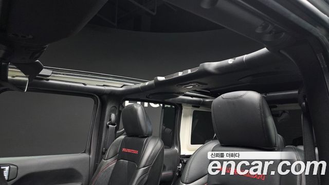 Jeep Wrangler 2022 — photo 17