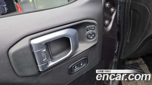 Jeep Wrangler 2022 — photo 18