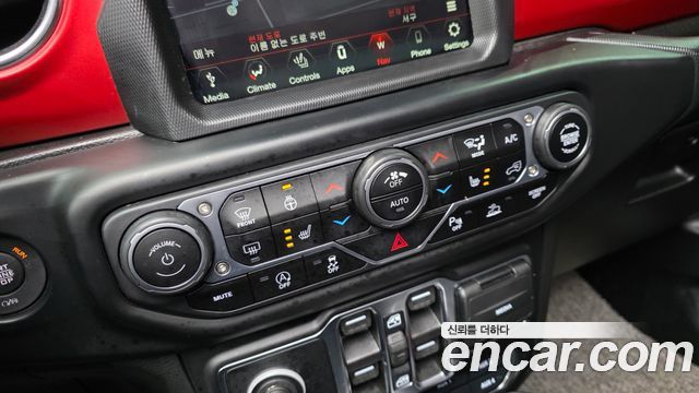 Jeep Wrangler 2022 — photo 20