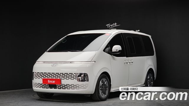 Hyundai Staria 2025 — photo 1