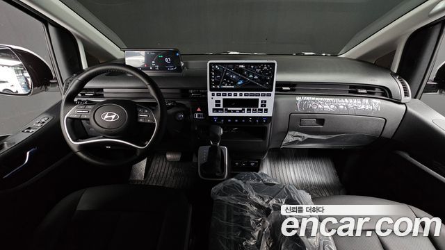 Hyundai Staria 2025 — photo 7