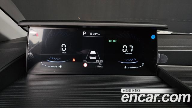 Hyundai Staria 2025 — photo 8