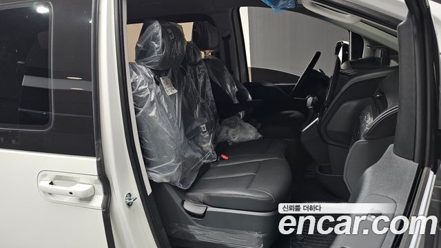 Hyundai Staria 2025 — photo 10